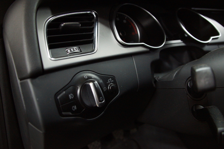 włącznik świateł audi