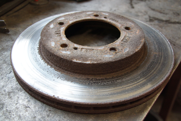 Dlaczego klocki hamulcowe szybko się zużywają? wymiana tarcz hamulcowych